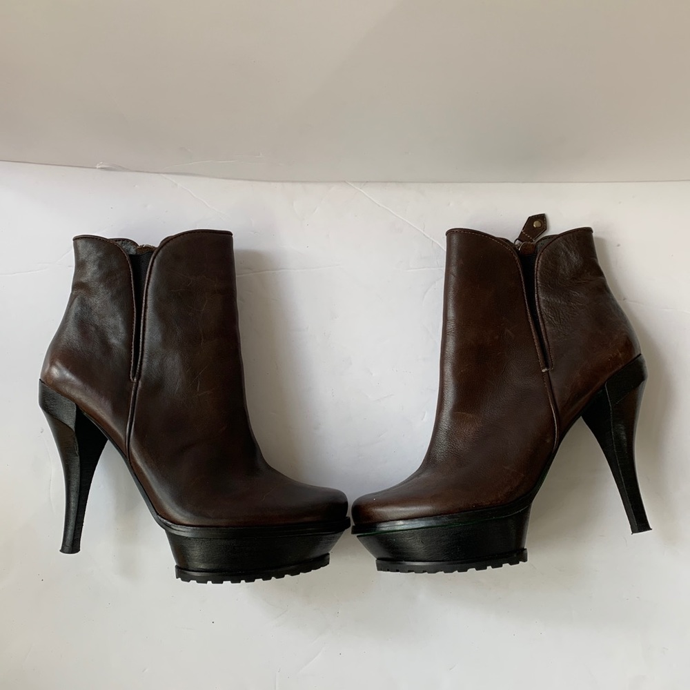 DONALD J PLINER BROWN “LISA” ANKLE BOOTS SZ 8